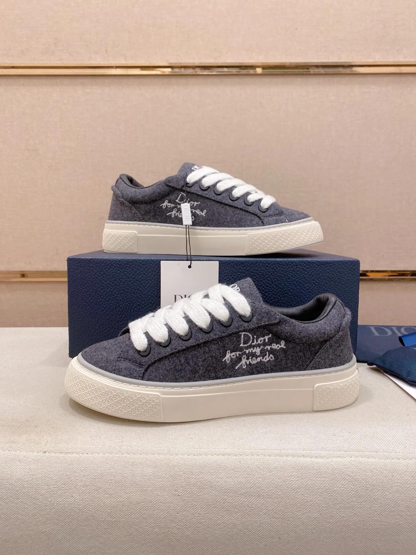 Factory price: 300 Men's shoes 💰[Dior·Dior] Top 🔍Couple style 💏🔍New casual sports style couple shoes, new four-season design, perfect workmanship, lace-up lazy style to create cabinet quality, upper: imported first-layer cowhide, sheepskin lining is soft and comfortable, ultra-light TPU wear-resistant outsole, simple, versatile fashion men's shoes, excellent color code number 35--44